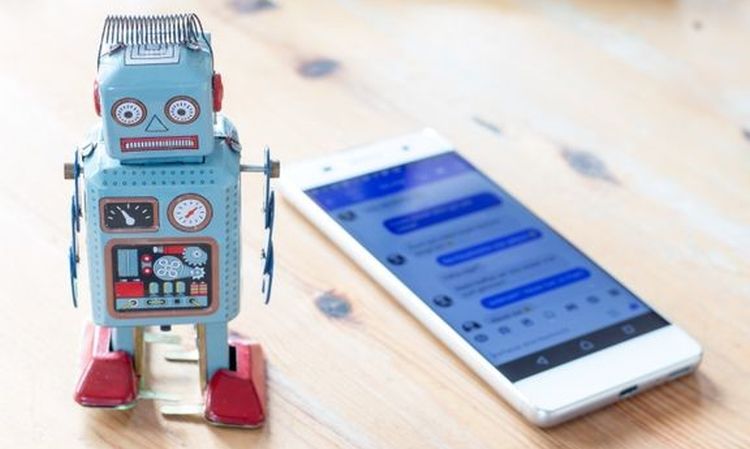 Ugens nyheder: Lærer vi vores unge at foretrække en robot?